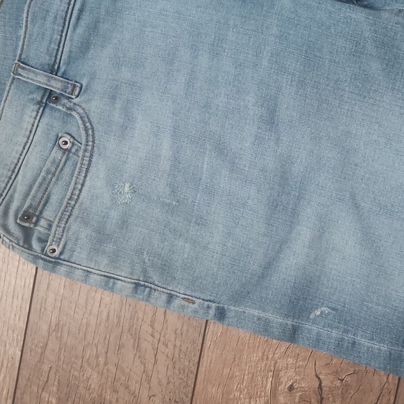 Amazon Essentials Men's Straight-Fit 9" Inseam Cut-Off Denim Short - Picture 7 of 8